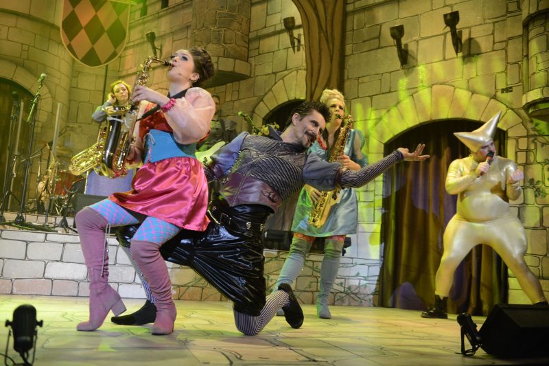 Robin-Hood-Babes-Panto-Stafford-Gatehouse-Theatre-Review