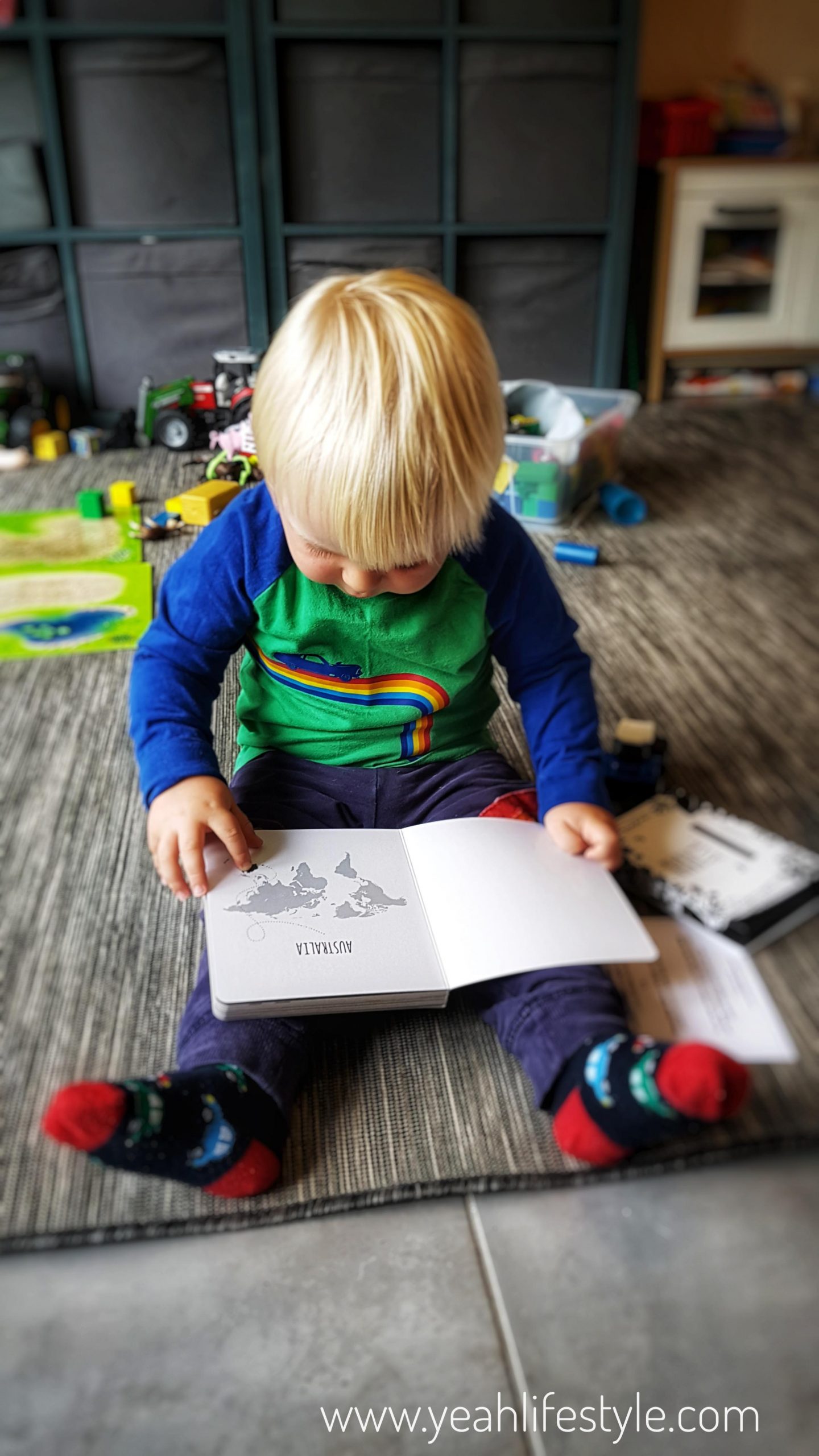 Black-and-White-Book-Project-Flash-CardsBlogger-Review-Mum-Kid-Reading