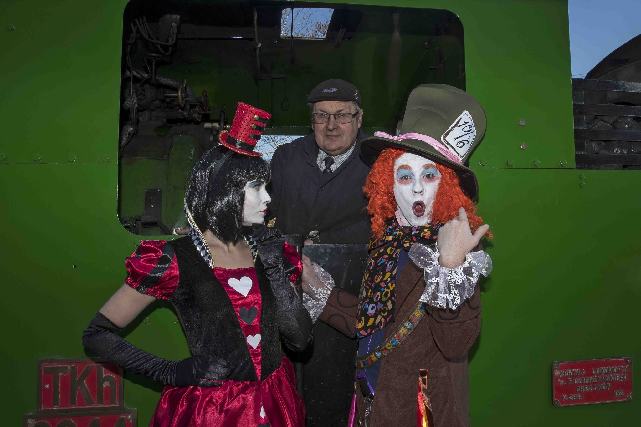 churnet-valley-train-easter-mad-hatters-party-staffordshire-family-event-queen-hearts