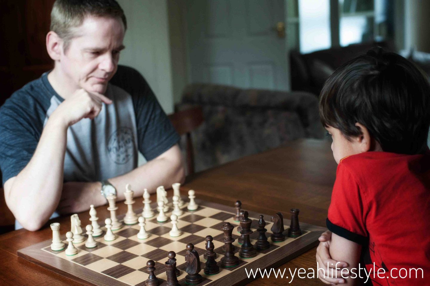 Review: Sunrise Chessboard with Manopoulos Staunton Pieces from Farrar & Tanner