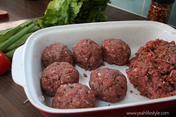 Pinot Noir by Bruno Andreu paired with Beef Burgers and Spicy Wine Sauce