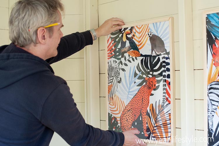 Man placing photowall print