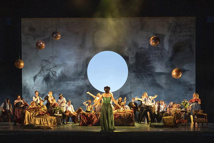 Cast of Opera North's La Traviata