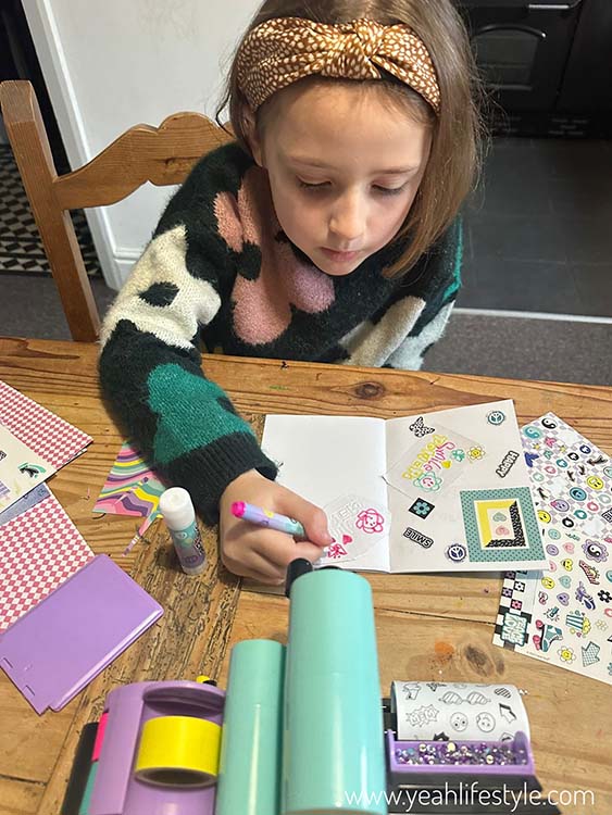 Canal Toys Review: Style 4 Ever 3-in-1 Scrapbooking Station
