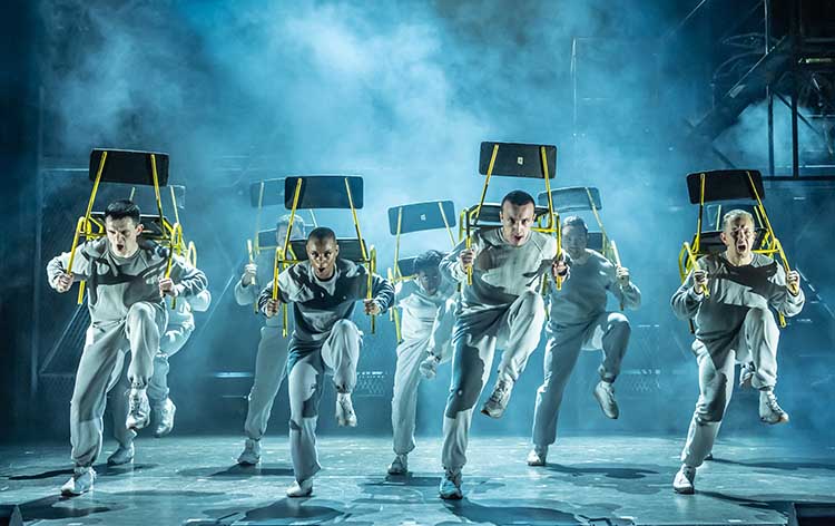 Review: AN OFFICER AND A GENTLEMAN THE MUSICAL at The Regent Theatre