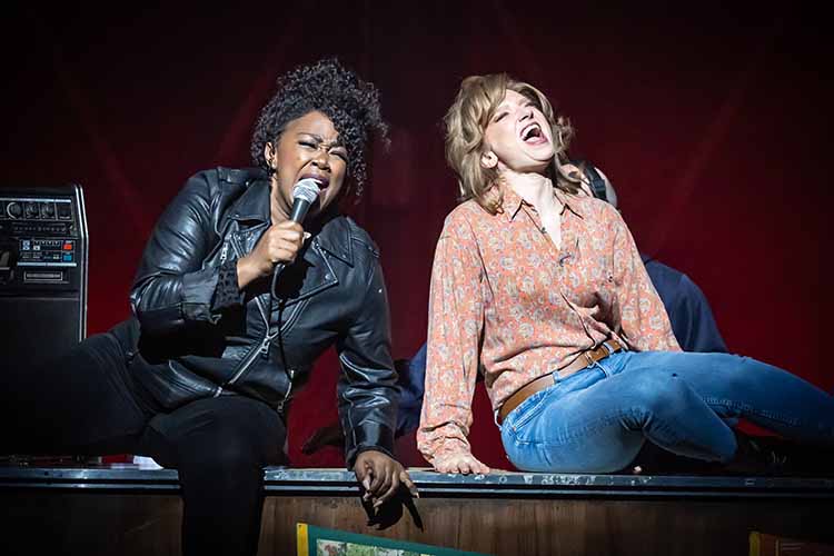 Review: AN OFFICER AND A GENTLEMAN THE MUSICAL at The Regent Theatre