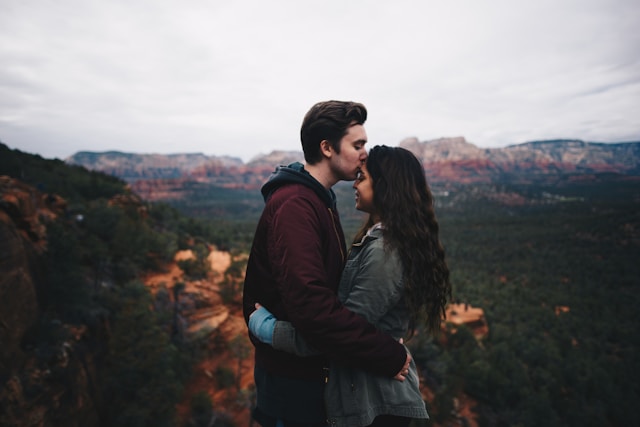 The Challenges of Cross-Cultural Dating While Traveling Abroad