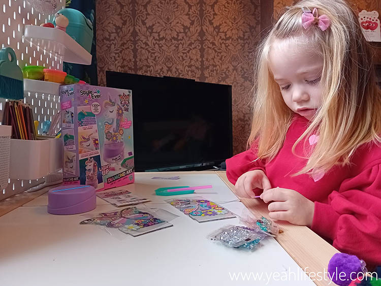 Toy Review: Style 4 Ever Diamond Art Lamp Set from Canal Toys