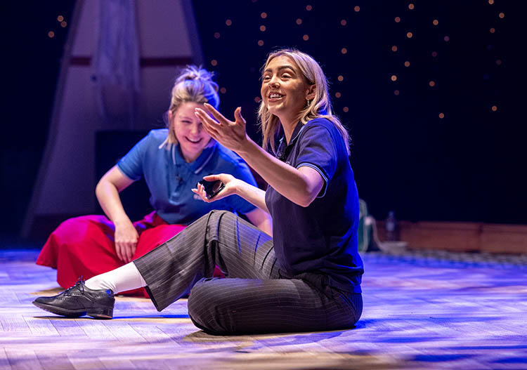 Review: Do I Love You at the New Vic Theatre