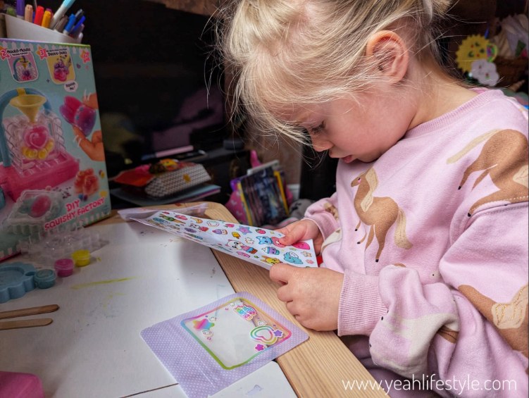 Children's Toy Review : Squish Squish DIY Squishy Factory