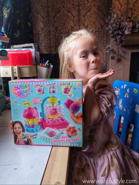 Children's Toy Review : Squish Squish DIY Squishy Factory