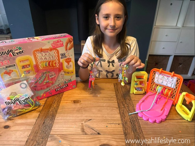 Toy Review: Style 4 Ever DIY Keychain Factory from Canal Toys
