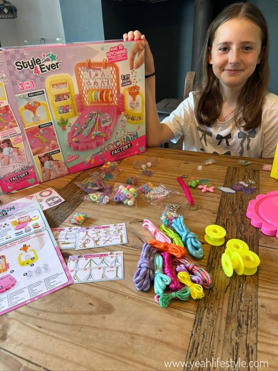 Toy Review: Style 4 Ever DIY Keychain Factory from Canal Toys