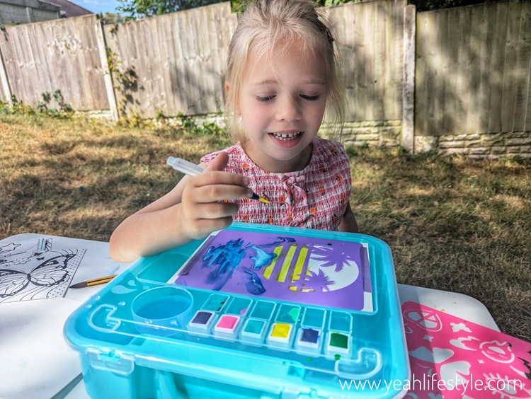 Toy Review: Art Lab Fluffy Paint Studio from Canal Toys