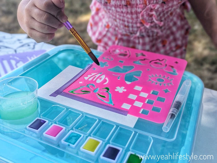 Toy Review: Art Lab Fluffy Paint Studio from Canal Toys