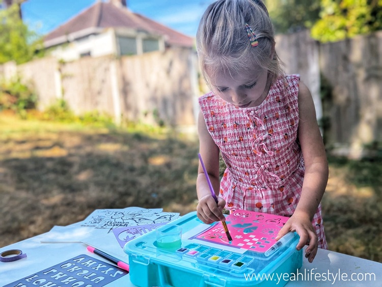 Toy Review: Art Lab Fluffy Paint Studio from Canal Toys
