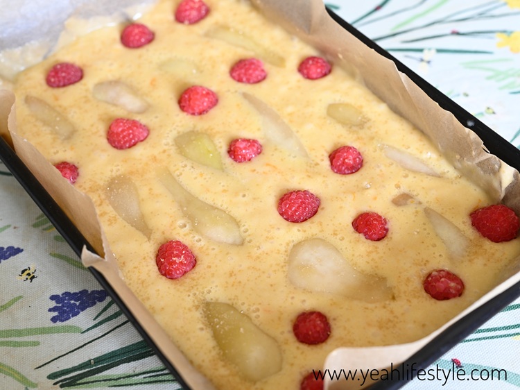 Pear & Raspberry Cake